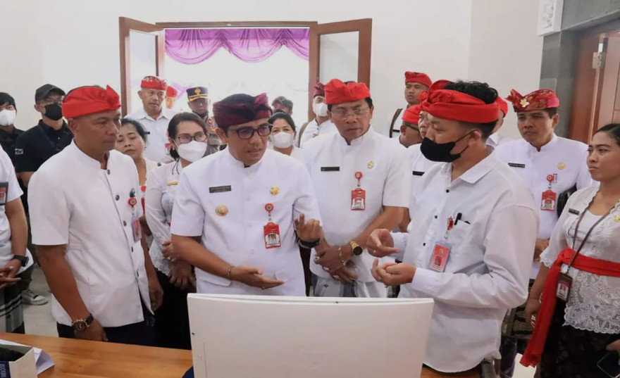 Album : Bupati Tabanan Ngantor di Desa